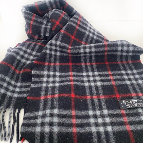 Burberrys Scarf 💯 Cashmere - Picture 4 of 5